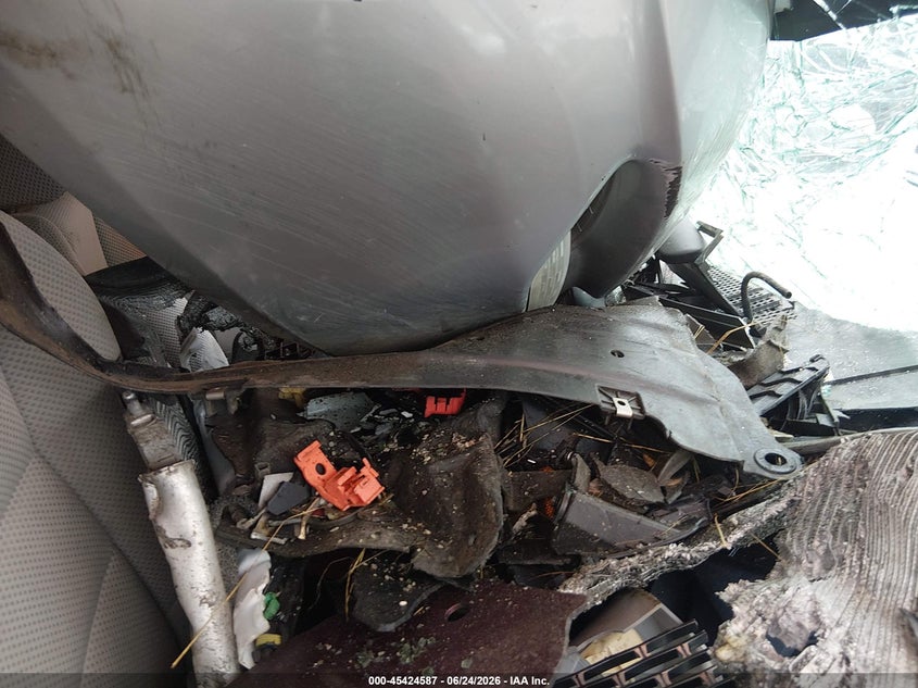 2010 Honda Insight VIN JHMZE2H77AS027898 IAAI salvage auction — FRONT END, Salvage (North Carolina), sold $325 on 2026-07-20 (photo 5)
