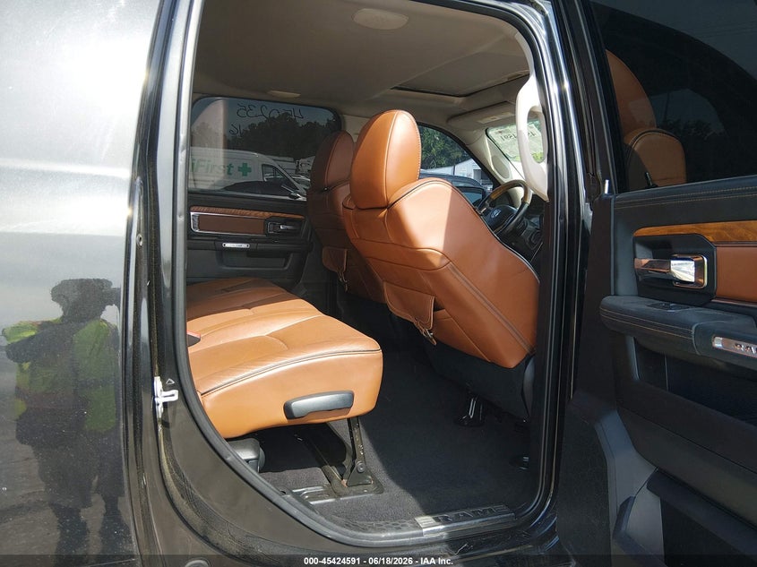 2018 Ram 2500 VIN 3C6UR5PL9JG135146 IAAI salvage auction — SIDE, Salvage Title, sold $12,600 on 2026-07-19 (photo 8)