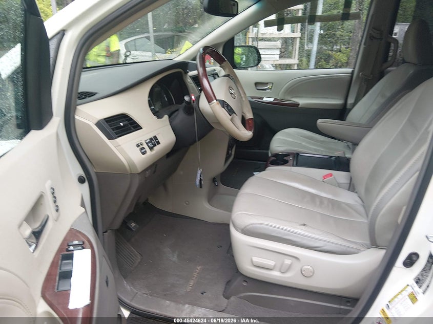 2011 Toyota Sienna VIN 5TDYK3DC0BS086249 IAAI salvage auction — SIDE, Salvage (Virginia), sold $3,550 on 2026-07-09 (photo 5)