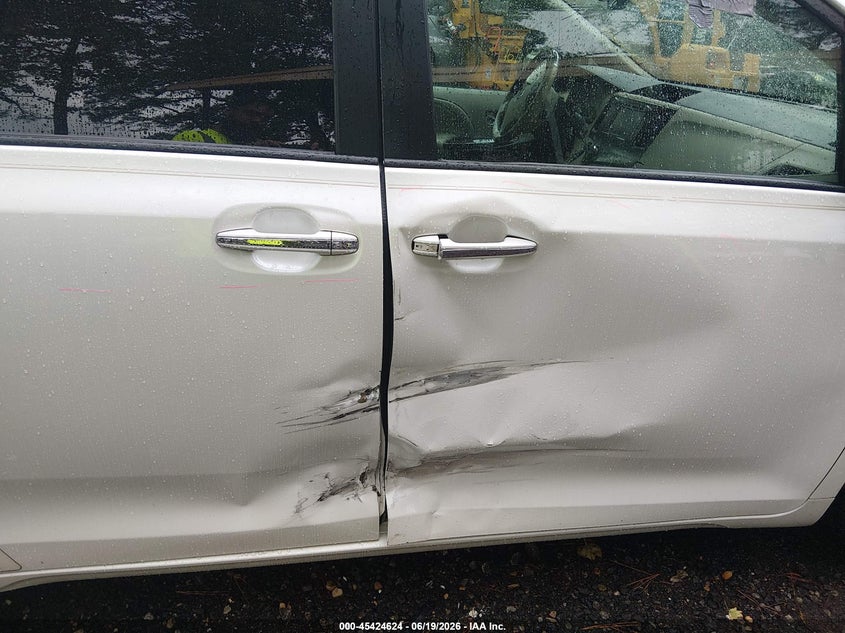 2011 Toyota Sienna VIN 5TDYK3DC0BS086249 IAAI salvage auction — SIDE, Salvage (Virginia), sold $3,550 on 2026-07-09 (photo 6)