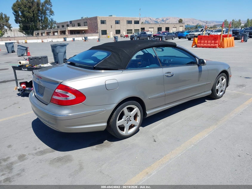 2005 Mercedes-benz Clk-klasse VIN WDBTK75J65F137142 IAAI salvage auction — NORMAL WEAR, Salvage (California), sold $1,200 on 2026-07-06 (photo 4)