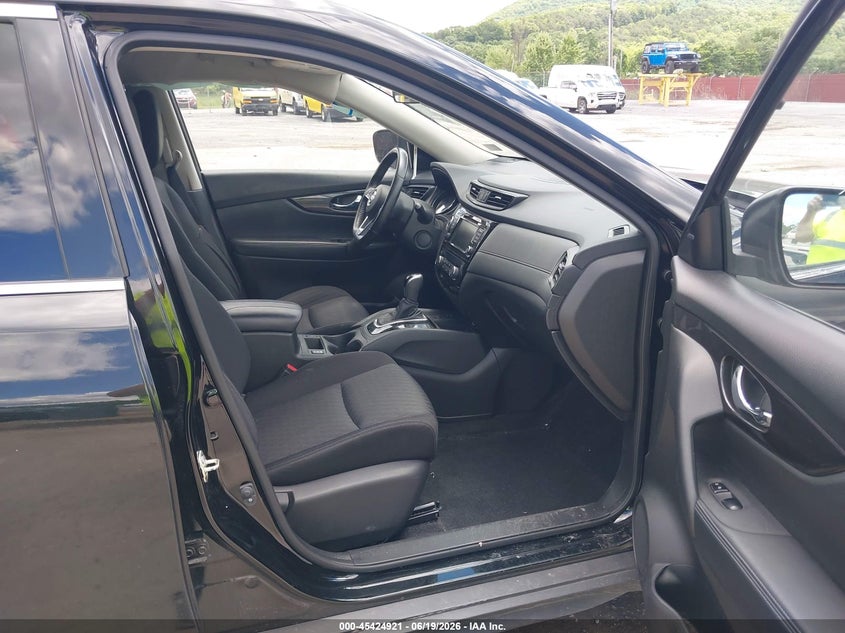 2019 Nissan Rogue VIN JN8AT2MV5KW400704 IAAI salvage auction — SIDE, Salvage (Pennsylvania), sold $3,700 on 2026-07-10 (photo 5)