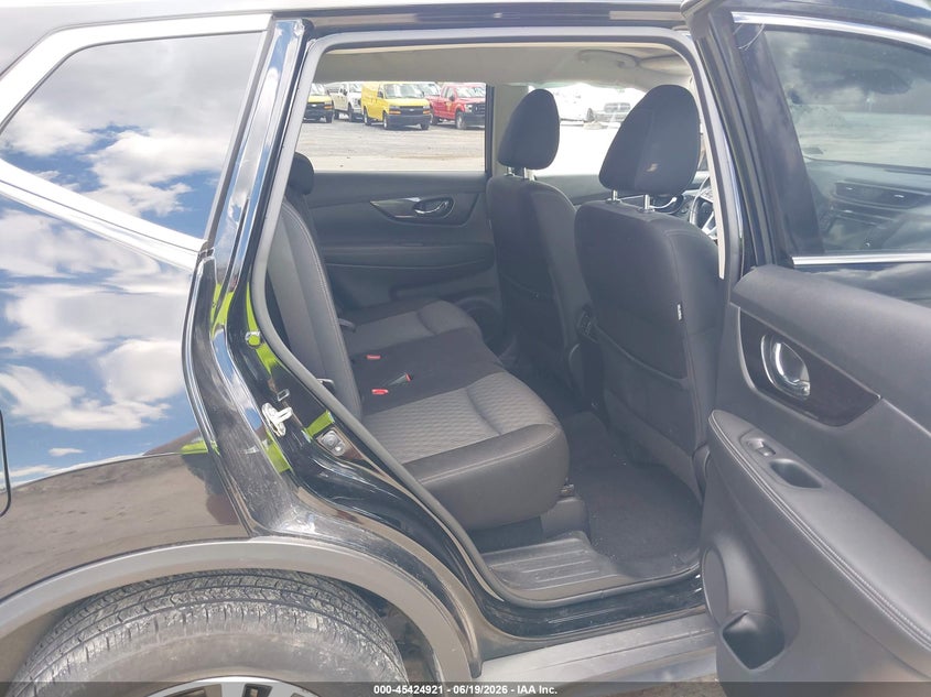 2019 Nissan Rogue VIN JN8AT2MV5KW400704 IAAI salvage auction — SIDE, Salvage (Pennsylvania), sold $3,700 on 2026-07-10 (photo 8)