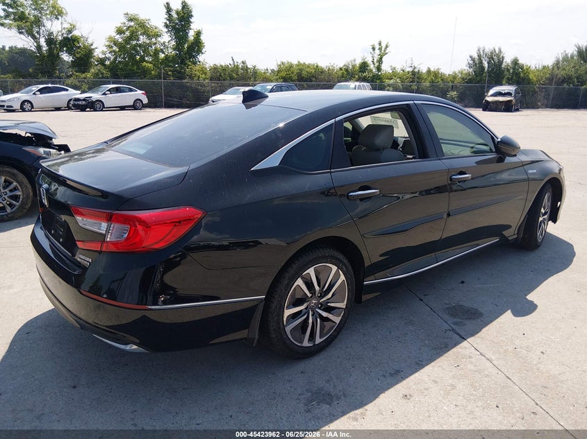 2018 Honda Accord VIN 1HGCV3F91JA007252 IAAI salvage auction — RIGHT SIDE, Salvage Title, sold $7,800 on 2026-07-28 (photo 4)