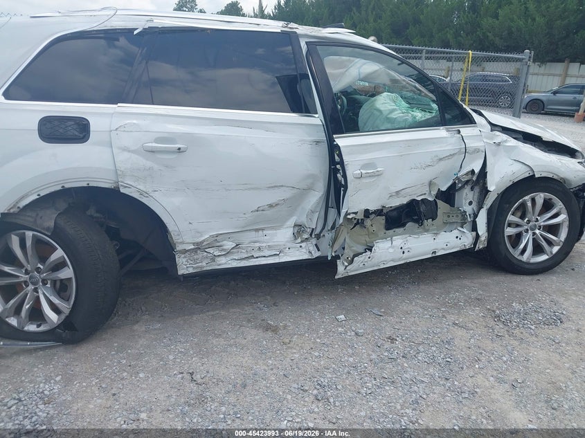2017 Audi Q7 VIN WA1LAAF78HD027420 IAAI salvage auction — ROLLOVER, Salvage Title, sold $1,600 on 2026-09-05 (photo 6)