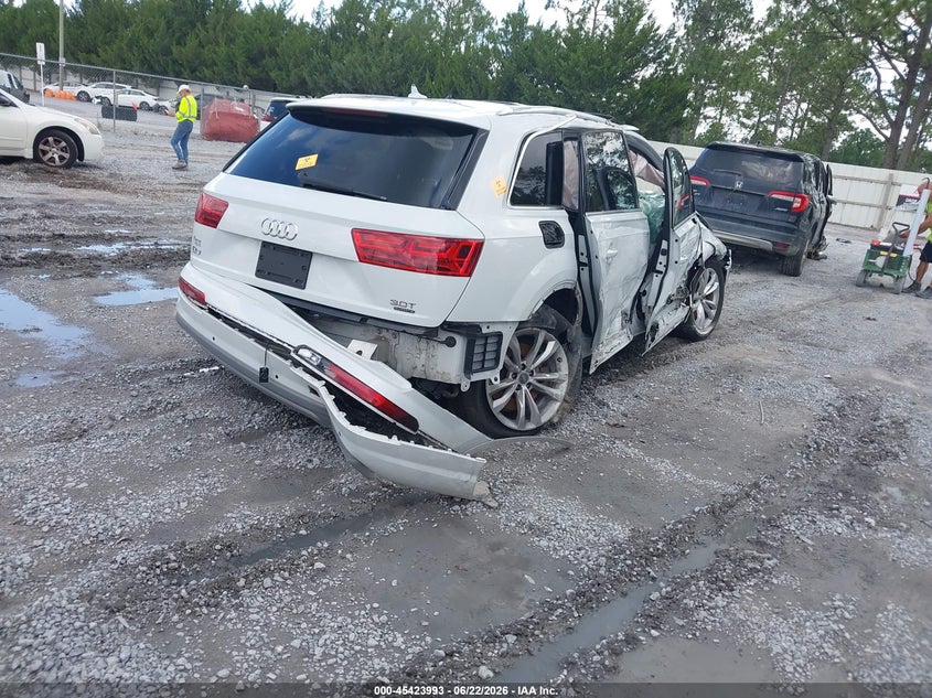 2017 Audi Q7 VIN WA1LAAF78HD027420 IAAI salvage auction — ROLLOVER, Salvage Title, sold $1,900 on 2026-09-10 (photo 4)