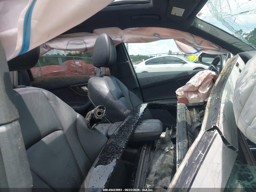 2017 Audi Q7 VIN WA1LAAF78HD027420 IAAI salvage auction — ROLLOVER, Salvage Title, sold $1,900 on 2026-09-10 (photo 5)