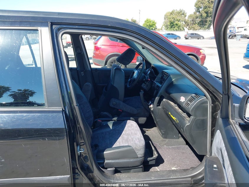 2003 Honda Cr-v VIN JHLRD68443C000028 IAAI salvage auction — NORMAL WEAR, Clear - Dealer Only (California), sold $1,825 on 2026-07-13 (photo 5)