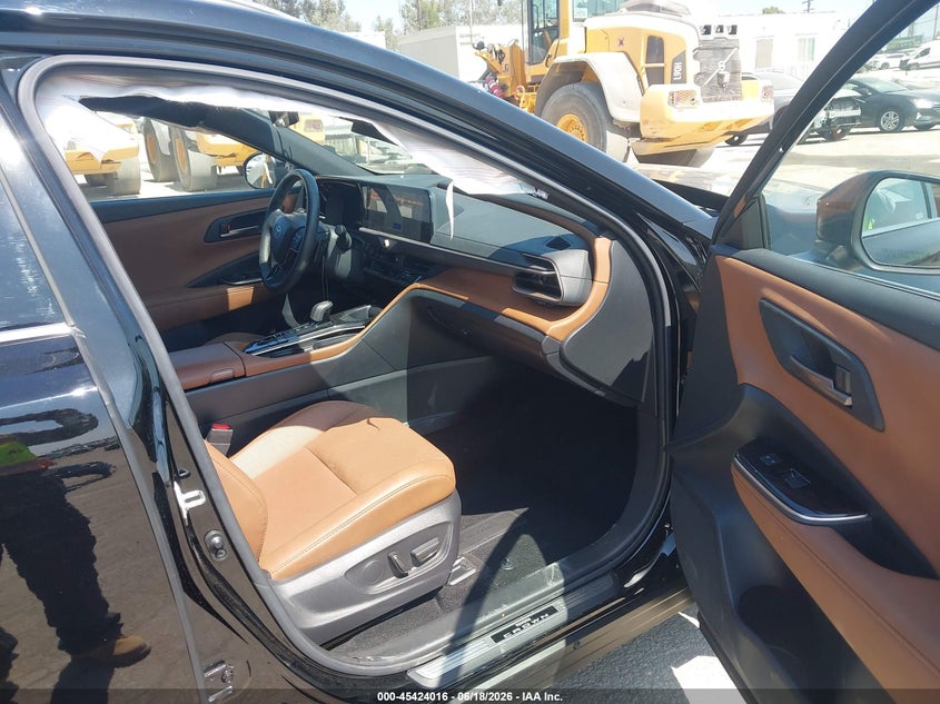 2025 Toyota Crown signia VIN JTDACAAJ5S3002790 IAAI salvage auction — FRONT END, Salvage Title, sold $13,800 on 2026-07-20 (photo 5)