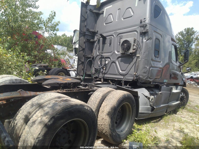 2021 Freightliner New cascadia 126 VIN 3AKJHHDR4MSMH4079 IAAI salvage auction — ALL OVER, Wait Title, sold $11,900 on 2026-09-16 (photo 3)