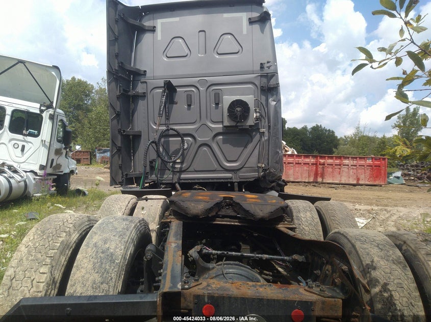 2021 Freightliner New cascadia 126 VIN 3AKJHHDR4MSMH4079 IAAI salvage auction — ALL OVER, Wait Title, sold $11,900 on 2026-09-16 (photo 8)
