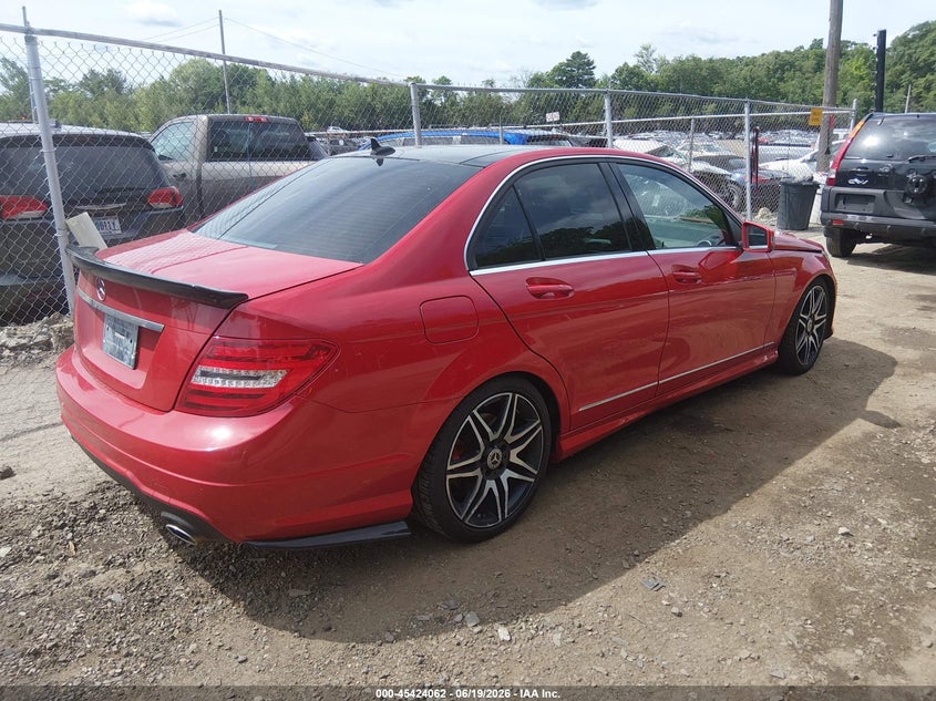 2013 Mercedes-benz C-klasse VIN WDDGF8AB3DR251713 IAAI salvage auction — LEFT SIDE, Salvage (Rhode Island), sold $225 on 2026-07-28 (photo 4)