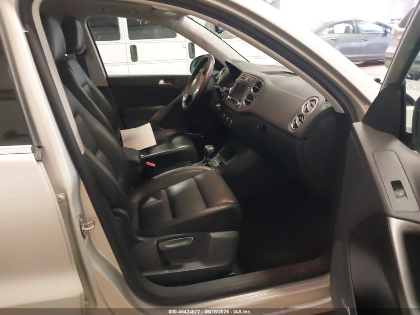 2009 Volkswagen Tiguan VIN WVGAV95N79W529188 IAAI salvage auction — NORMAL WEAR, Clear (Minnesota), sold $425 on 2026-07-15 (photo 5)