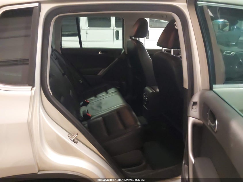 2009 Volkswagen Tiguan VIN WVGAV95N79W529188 IAAI salvage auction — NORMAL WEAR, Clear (Minnesota), sold $425 on 2026-07-15 (photo 8)