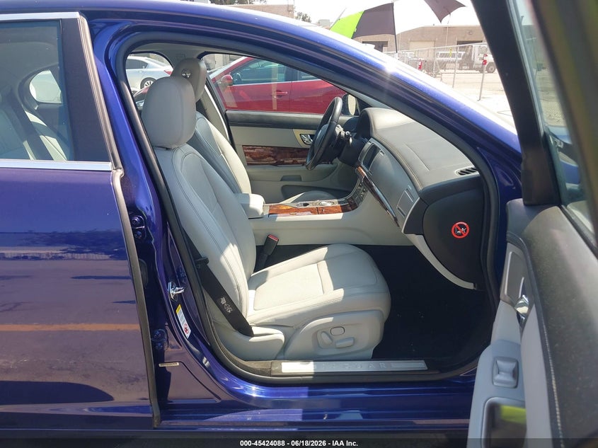 2010 Jaguar Xf VIN SAJWA0GB6ALR57197 IAAI salvage auction — REAR END, Salvage (California), sold $1,425 on 2026-07-20 (photo 5)