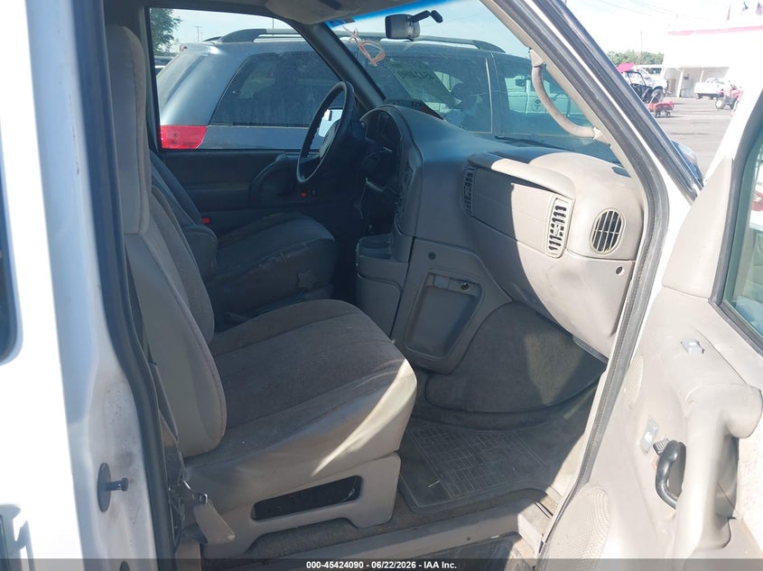 2002 Chevrolet Astro VIN 1GNEL19X42B117050 IAAI salvage auction — NORMAL WEAR, Clear (Utah), sold $275 on 2026-07-09 (photo 5)