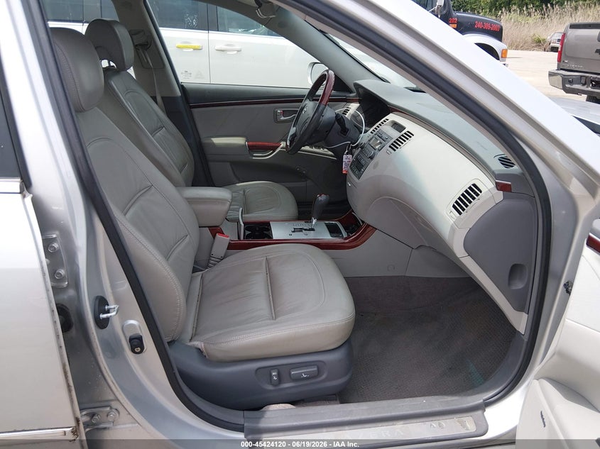 2008 Hyundai Azera VIN KMHFC46F48A289468 IAAI salvage auction — FRONT END, Salvage - Greater Than 75% (Maryland), sold $350 on 2026-07-09 (photo 5)