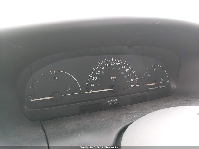 2000 Dodge Caravan VIN 2B4GP2537YR860193 IAAI salvage auction — NORMAL WEAR, Original (Ohio), sold $250 on 2026-07-08 (photo 7)