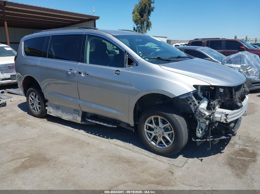 2021 Chrysler Pacifica VIN 2C4RC1FG4MR521548 IAAI salvage auction — FRONT END, Salvage (California), sold $10,100 on 2026-07-10 (photo 1)