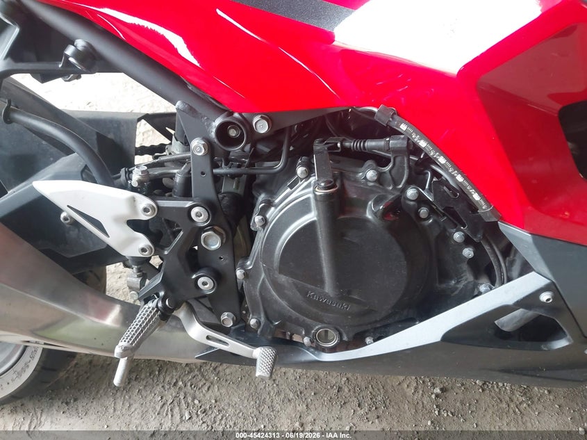 2025 Kawasaki Ninja VIN ML5EXGJ10SDA69538 IAAI salvage auction — FRONT END, Salvage - Greater Than 75% (Maryland), sold $2,100 on 2026-07-28 (photo 8)