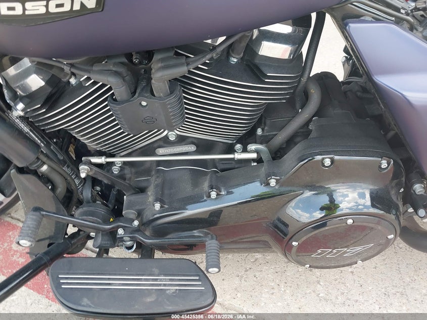 2025 Harley-davidson Road glide VIN 1HD1KH710SB607954 IAAI salvage auction — FRONT END, Original (Texas), sold $11,000 on 2026-08-18 (photo 9)