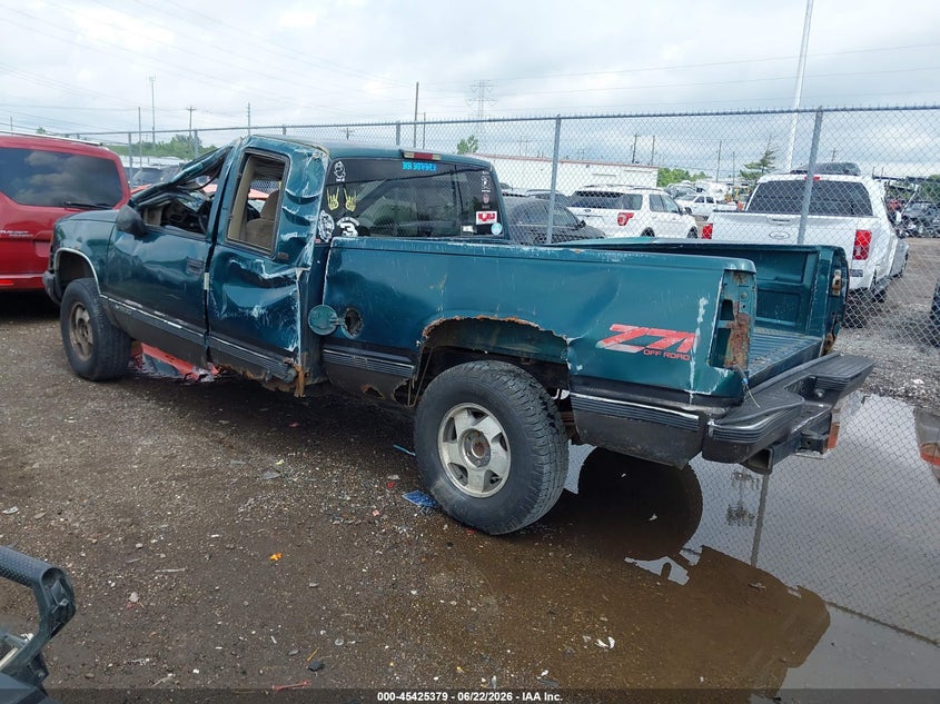 1998 Chevrolet S-10 pickup VIN 2GCEK19R1W1170873 IAAI salvage auction — ROLLOVER, Salvage (Ohio), sold $400 on 2026-07-09 (photo 3)