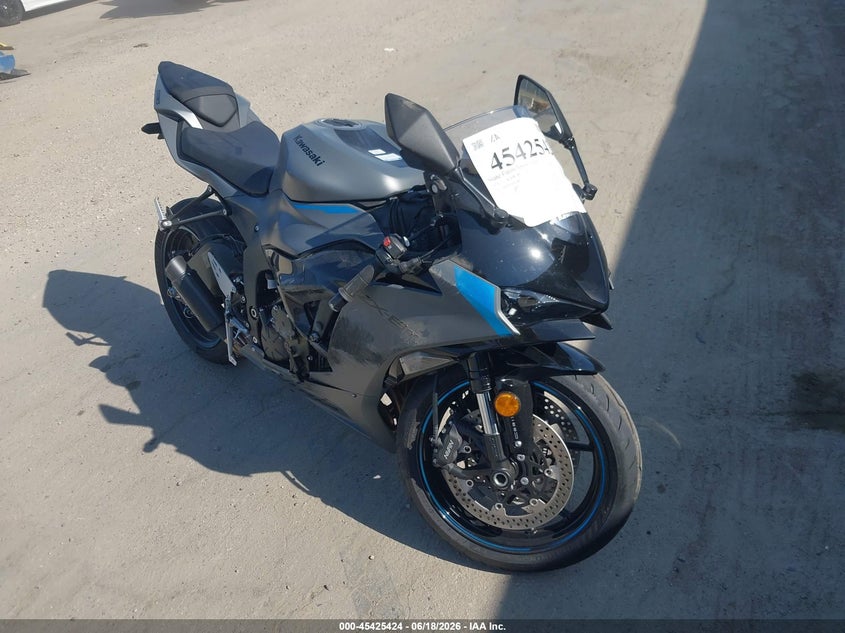 2025 Kawasaki Zx VIN JKBZXJJ18SA030222 IAAI salvage auction — RIGHT SIDE, Salvage Title, sold $5,850 on 2026-07-22 (photo 1)