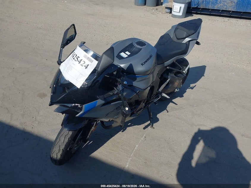 2025 Kawasaki Zx VIN JKBZXJJ18SA030222 IAAI salvage auction — RIGHT SIDE, Salvage Title, sold $5,850 on 2026-07-22 (photo 2)
