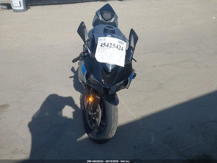 2025 Kawasaki Zx VIN JKBZXJJ18SA030222 IAAI salvage auction — RIGHT SIDE, Salvage Title, sold $5,850 on 2026-07-22 (photo 5)