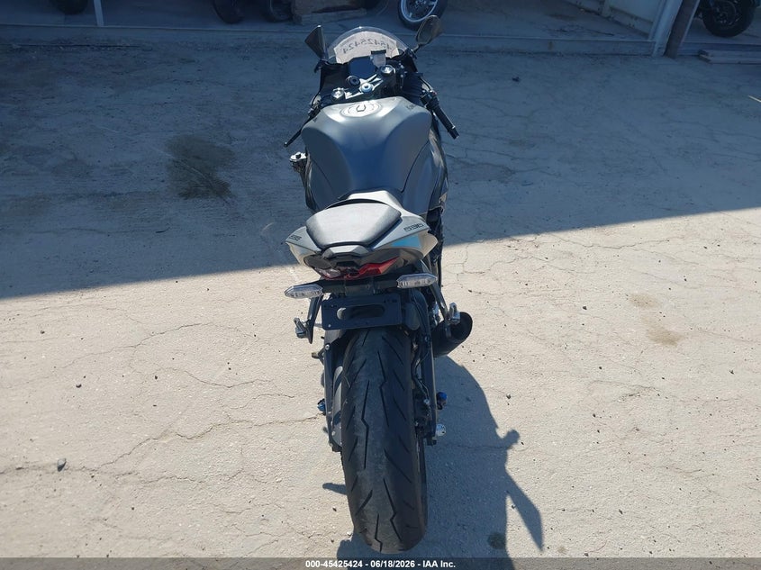2025 Kawasaki Zx VIN JKBZXJJ18SA030222 IAAI salvage auction — RIGHT SIDE, Salvage Title, sold $5,850 on 2026-07-22 (photo 6)