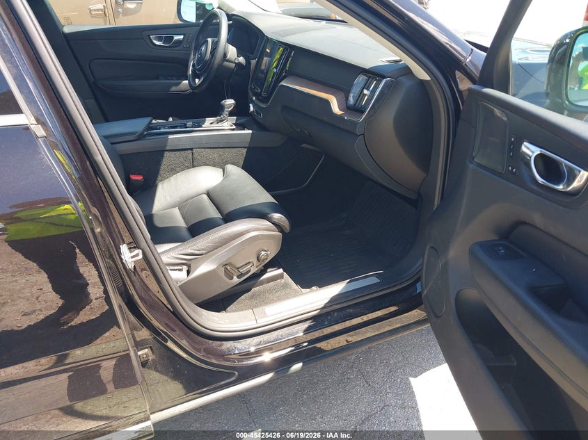 2020 Volvo Xc60 VIN YV4102RLXL1575683 IAAI salvage auction — LEFT SIDE, Salvage Title, sold $12,175 on 2026-08-03 (photo 5)