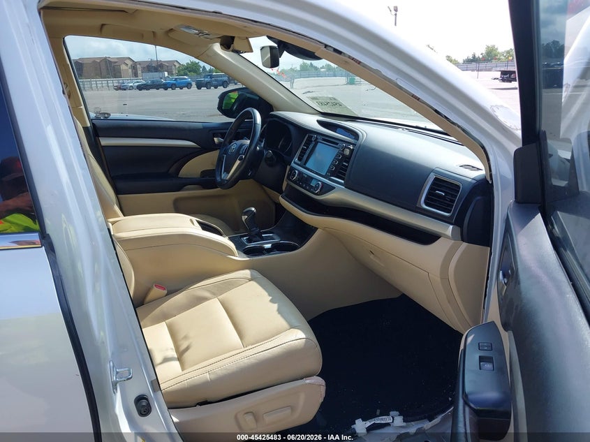2018 Toyota Highlander VIN 5TDKZRFH1JS544201 IAAI salvage auction — RIGHT FRONT, Original (Texas), sold $12,000 on 2026-07-22 (photo 5)