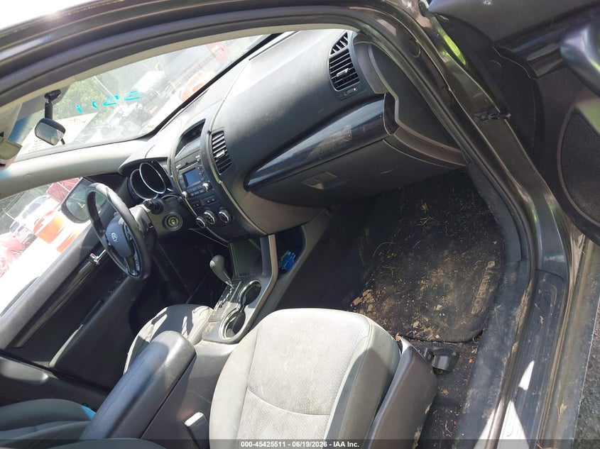 2012 Kia Sorento VIN 5XYKTCA68CG265848 IAAI salvage auction — NORMAL WEAR, Clear (Virginia), sold $650 on 2026-07-14 (photo 5)