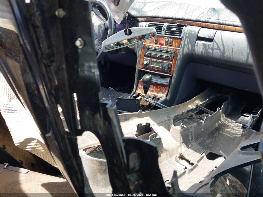 2001 Mercedes-benz E-class VIN WDBJF82J01X053554 IAAI salvage auction — FRONT & REAR, Mv-907A (New York), sold $425 on 2026-07-14 (photo 5)
