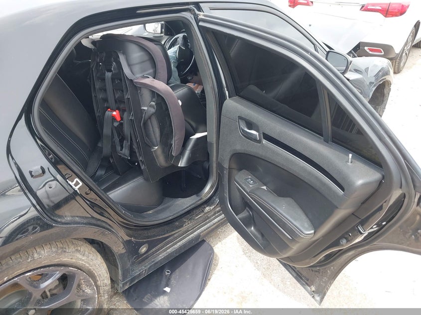 2019 Chrysler 300 VIN 2C3CCABT9KH603548 IAAI salvage auction — BIO HAZARD, Salvage Title, sold $1,325 on 2026-08-27 (photo 8)