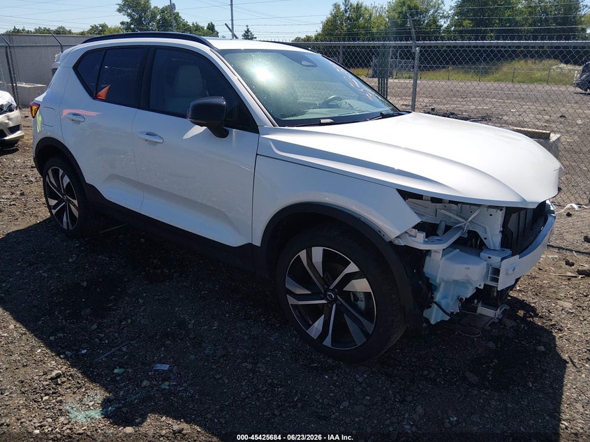 2025 Volvo Xc40 VIN YV4L12UC8S2452180 IAAI salvage auction — FRONT END, Salvage (Ohio), sold $14,100 on 2026-07-29 (photo 1)