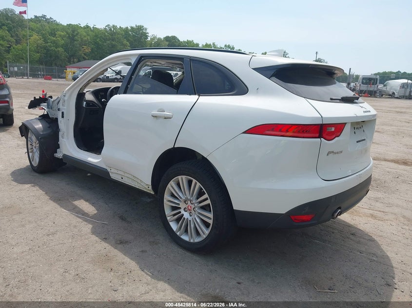 2017 Jaguar F-pace VIN SADCJ2BV7HA065694 IAAI salvage auction — BIO HAZARD, Regular (South Dakota), sold $700 on 2026-07-28 (photo 3)