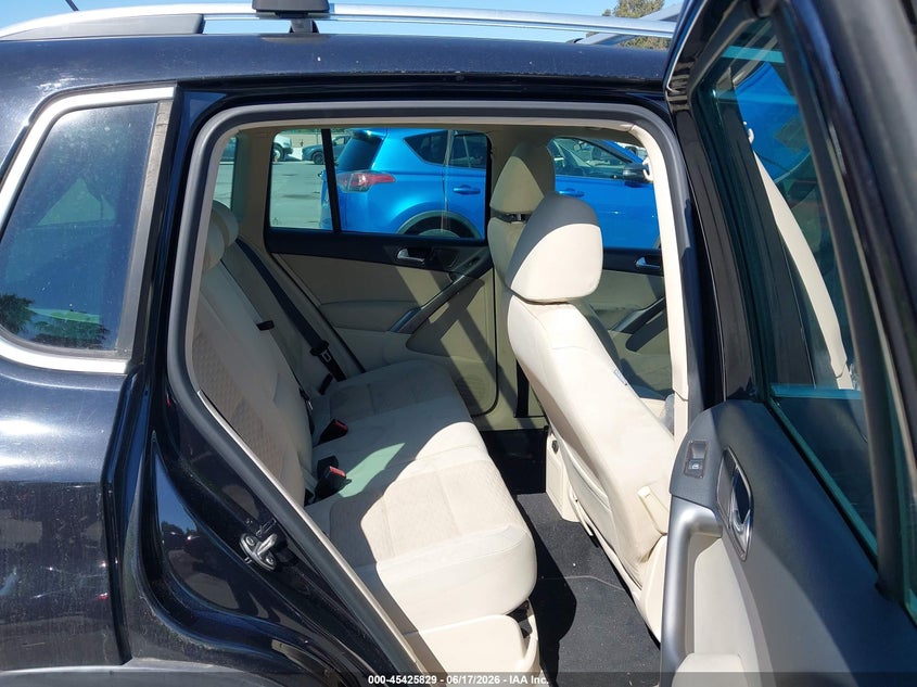 2009 Volkswagen Tiguan VIN WVGAV75N09W002307 IAAI salvage auction — NORMAL WEAR, Clear - Dealer Only (California), sold $400 on 2026-07-20 (photo 8)