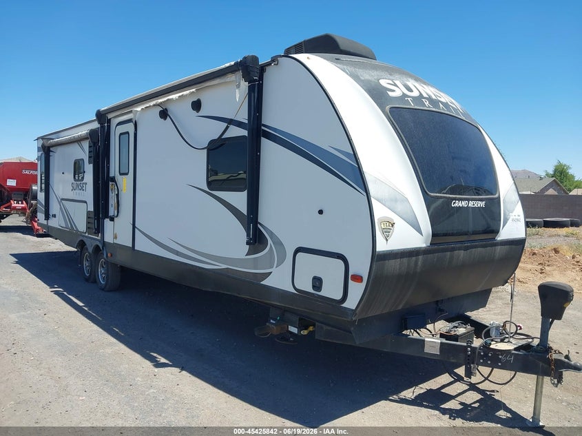 2018 Sunset Crossroads rv sunset trails 33si VIN 4YDT33S21J5352364 IAAI salvage auction — FRONT END, Salvage (Arizona), sold $5,300 on 2026-07-28 (photo 1)