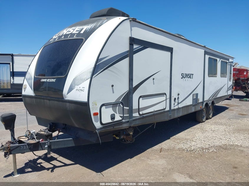 2018 Sunset Crossroads rv sunset trails 33si VIN 4YDT33S21J5352364 IAAI salvage auction — FRONT END, Salvage (Arizona), sold $5,300 on 2026-07-28 (photo 2)