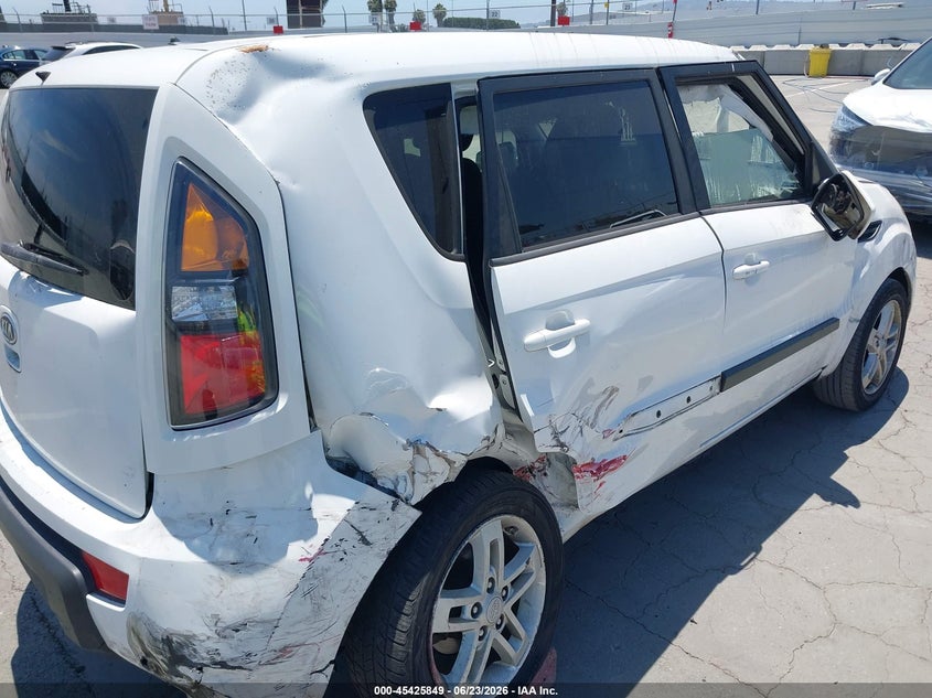 2011 Kia Soul VIN KNDJT2A23B7331320 IAAI salvage auction — ROLLOVER, Salvage (California), sold $225 on 2026-07-15 (photo 6)