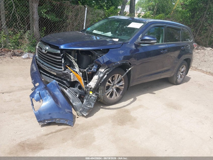 2015 Toyota Highlander VIN 5TDJKRFH4FS191380 IAAI salvage auction — TRANSMISSION, Salvage (Rhode Island), sold $5,500 on 2026-07-28 (photo 2)