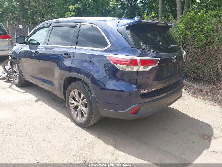2015 Toyota Highlander VIN 5TDJKRFH4FS191380 IAAI salvage auction — TRANSMISSION, Salvage (Rhode Island), sold $5,500 on 2026-07-28 (photo 3)
