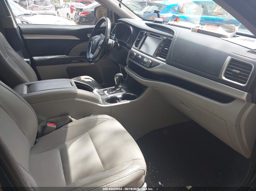 2015 Toyota Highlander VIN 5TDJKRFH4FS191380 IAAI salvage auction — TRANSMISSION, Salvage (Rhode Island), sold $5,500 on 2026-07-28 (photo 5)