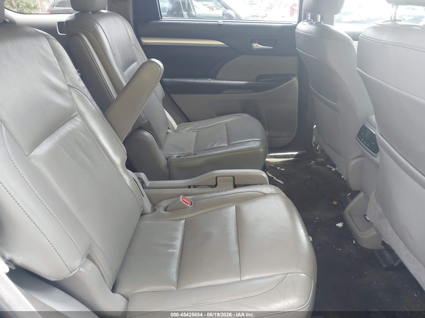 2015 Toyota Highlander VIN 5TDJKRFH4FS191380 IAAI salvage auction — TRANSMISSION, Salvage (Rhode Island), sold $5,500 on 2026-07-28 (photo 8)