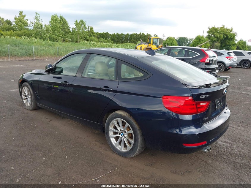2015 BMW 3 series VIN WBA8Z5C52FGS36725 IAAI salvage auction — NORMAL WEAR, Clear (New York), sold $825 on 2026-07-16 (photo 3)