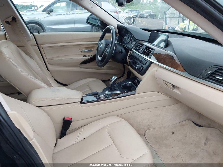 2015 BMW 3 series VIN WBA8Z5C52FGS36725 IAAI salvage auction — NORMAL WEAR, Clear (New York), sold $825 on 2026-07-16 (photo 5)