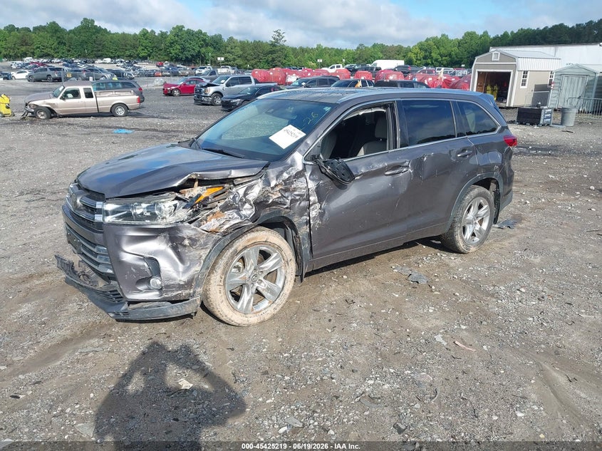2018 Toyota Highlander VIN 5TDYZRFH9JS243606 IAAI salvage auction — SIDE, Salvage Title, sold $6,900 on 2026-07-31 (photo 2)