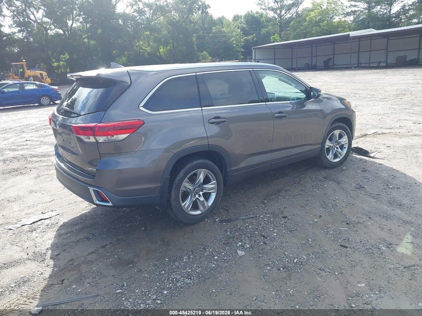 2018 Toyota Highlander VIN 5TDYZRFH9JS243606 IAAI salvage auction — SIDE, Salvage Title, sold $6,900 on 2026-07-31 (photo 4)