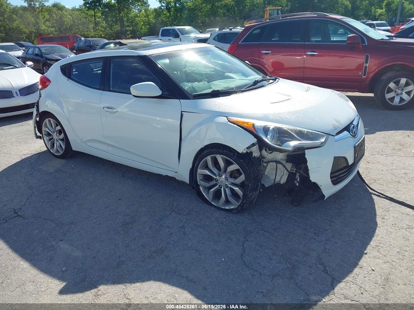 2013 Hyundai Veloster VIN KMHTC6AD4DU132312 IAAI salvage auction — FRONT & REAR, Salvage Title, sold $325 on 2026-07-29 (photo 1)